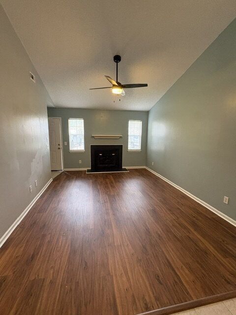 Foto del edificio - 4134 Bridge Ct