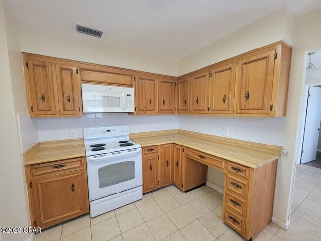 Building Photo - 738 Oak Ave