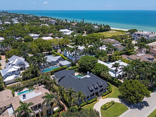 Building Photo - 194 4th Ave N