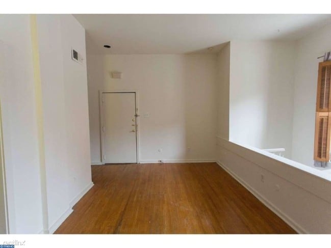 Building Photo - 407 S 11th St