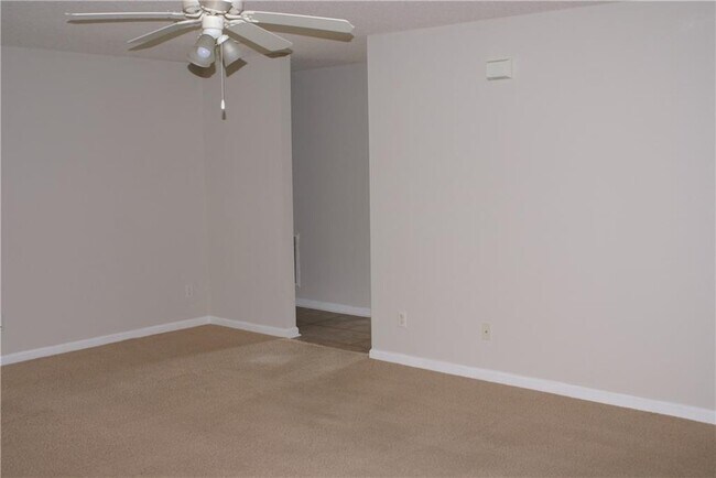 Building Photo - 117 Silver Bluff Cir
