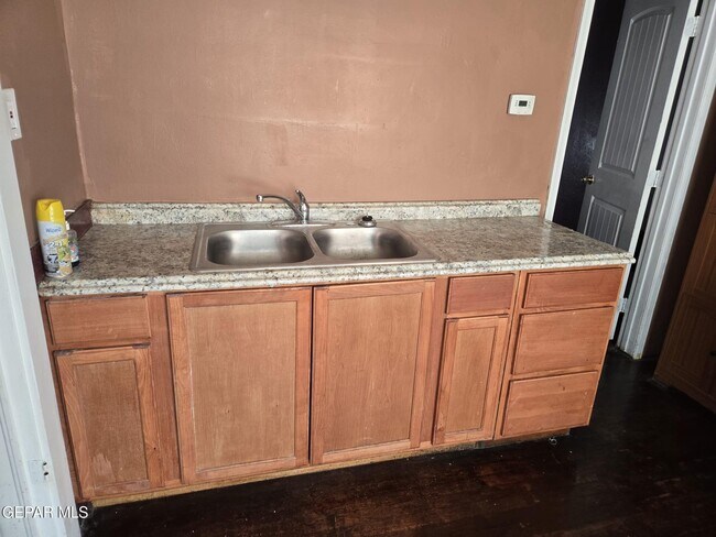 Foto del edificio - 3214 Douglas Ave