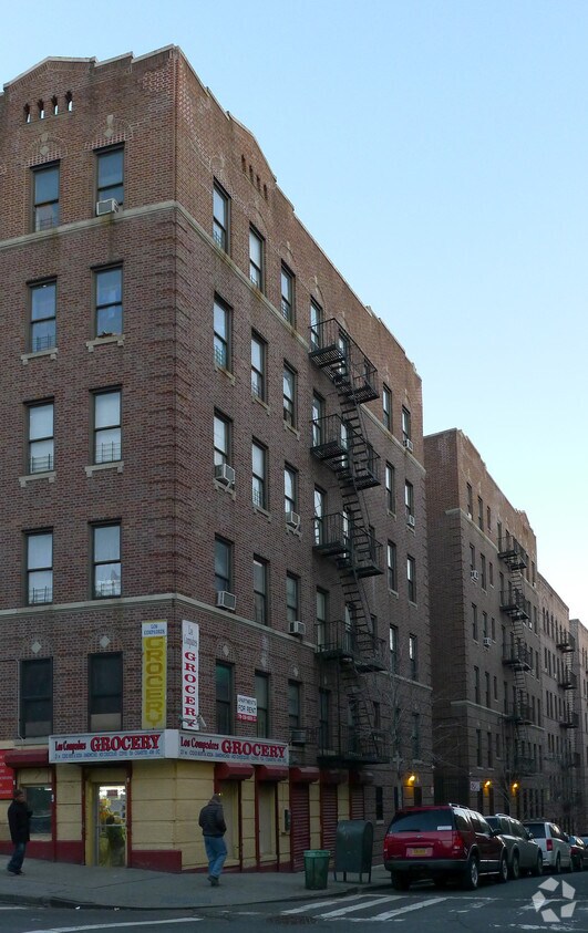 Foto del edificio - 1765 Davidson Ave
