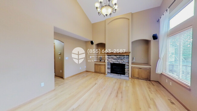 Foto del edificio - 8724 Fairview Oaks Ln