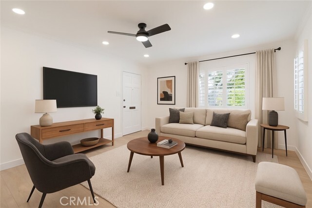 Foto del edificio - 8108 Lemona Ave