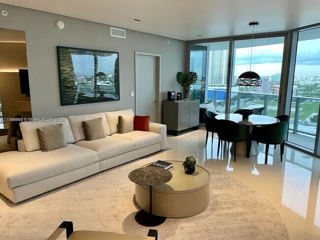 Foto del edificio - 488 NE 18th St