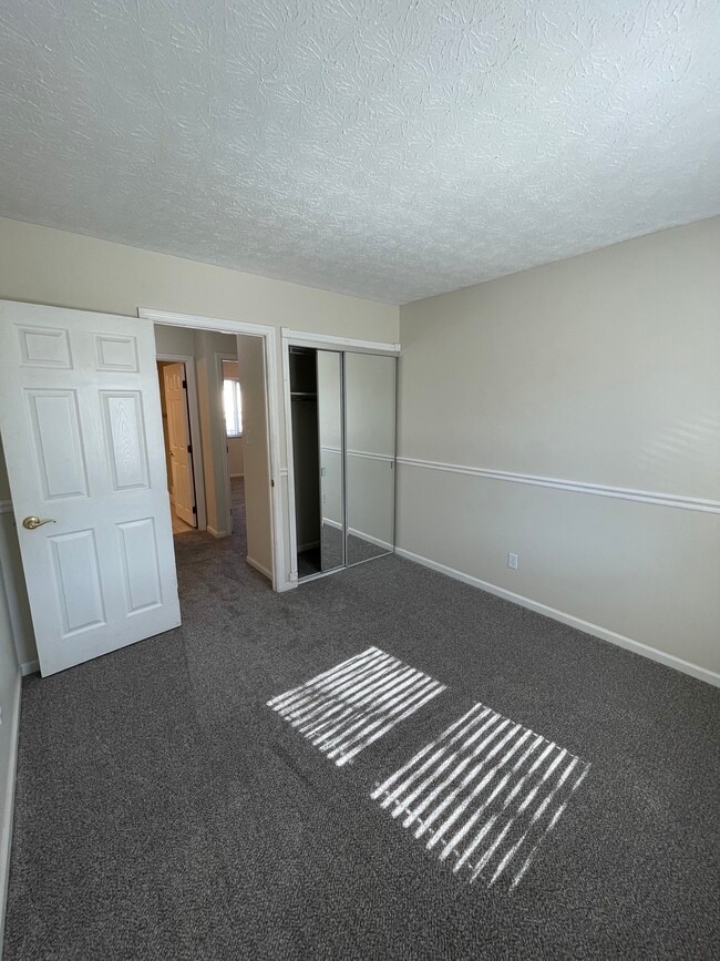 Building Photo - 644 Thistle Ave