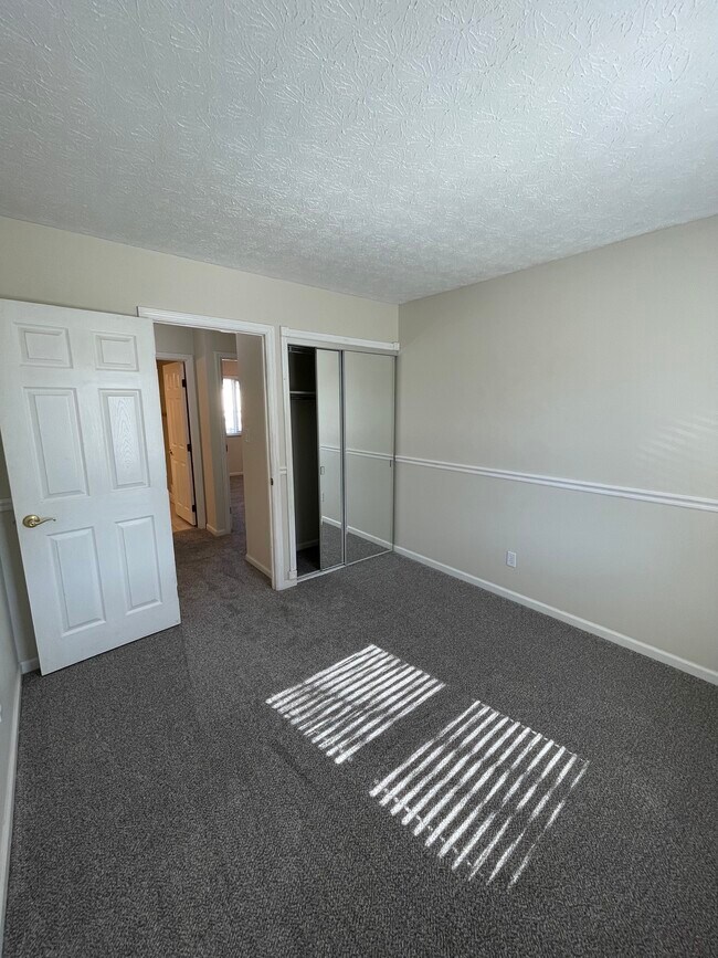 Foto del edificio - 644 Thistle Ave