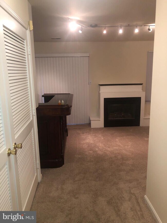 Building Photo - 813 Alabaster Ct