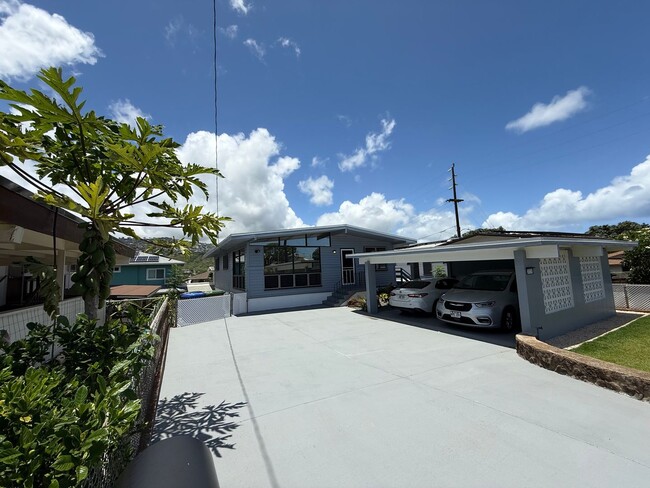 Building Photo - Modern two story Kaimuki home - all new ki...