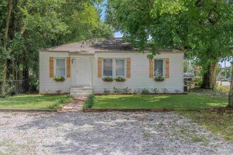 Building Photo - 1223 Wisteria Ave