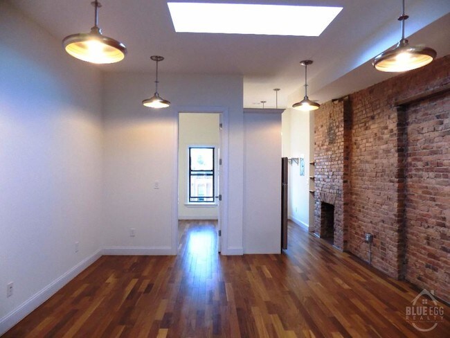 Building Photo - 466 Willoughby Ave
