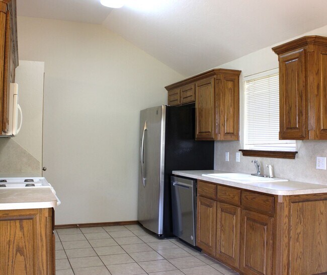 Foto del edificio - Available for Showing Now! 18-Month Lease Offer!!