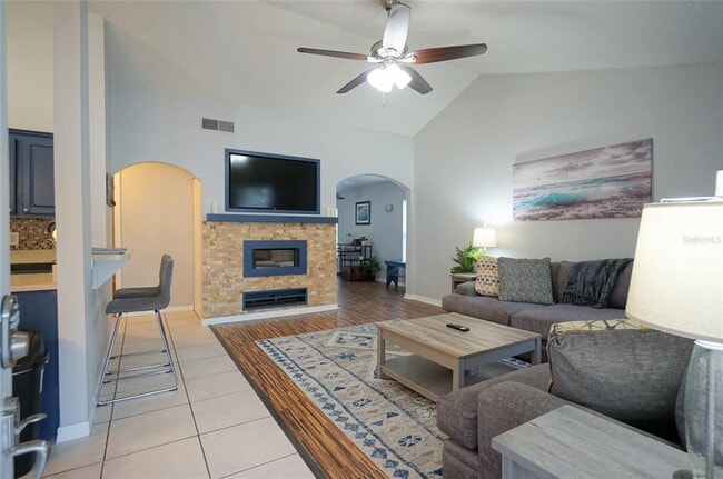 Building Photo - 2807 Northcote Dr