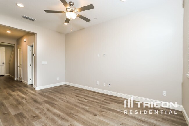 Building Photo - 2037 Comstock Ln