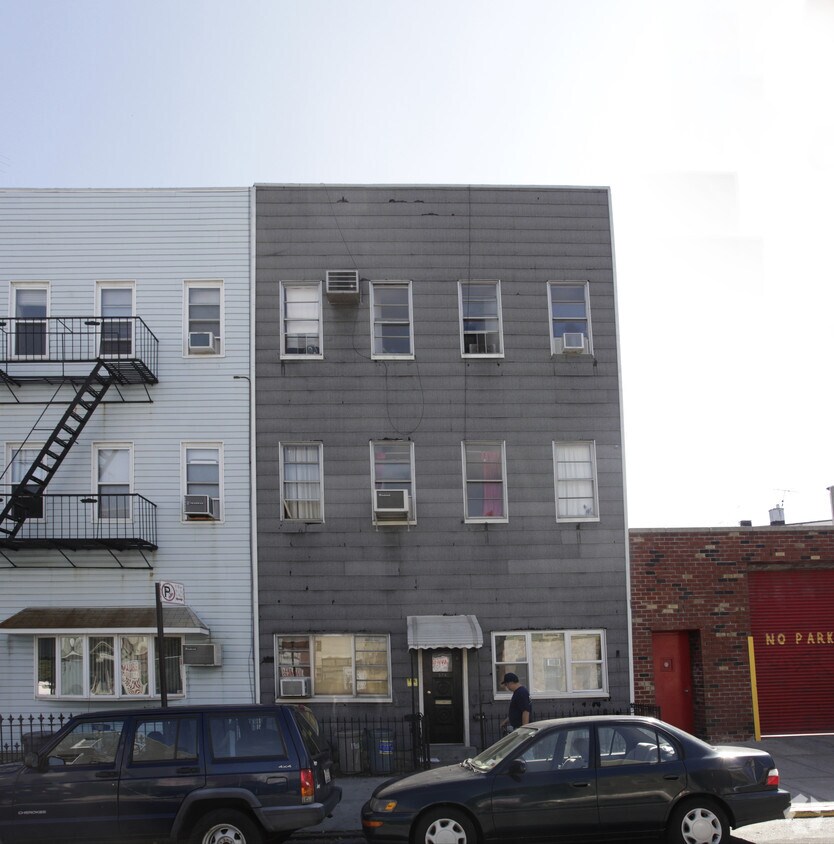 Building Photo - 394 Manhattan Ave