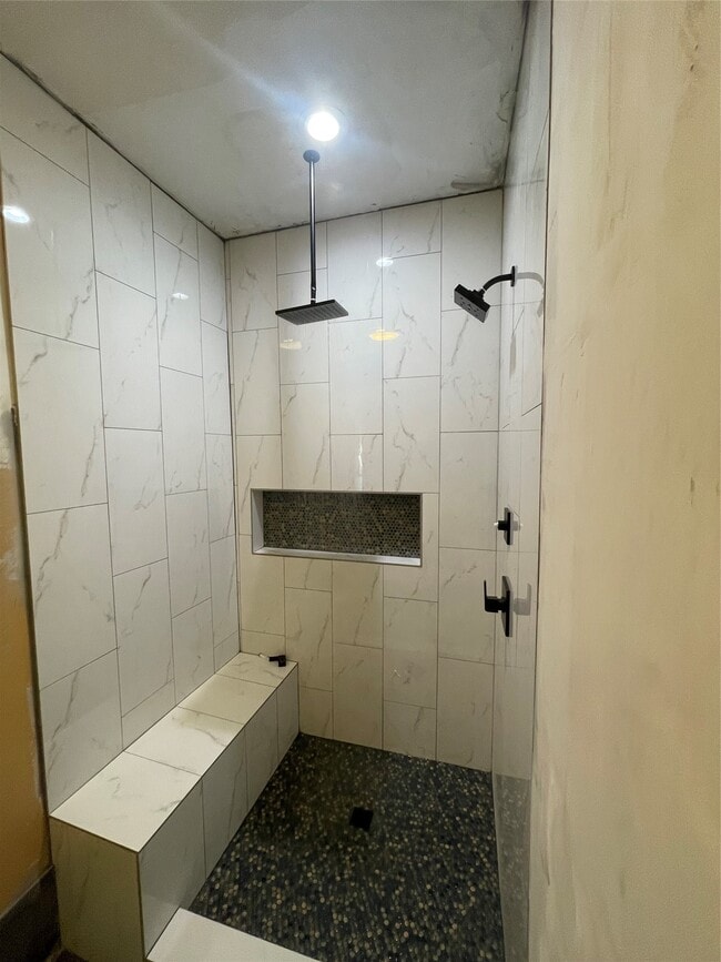 Building Photo - 304 Lockwood Dr