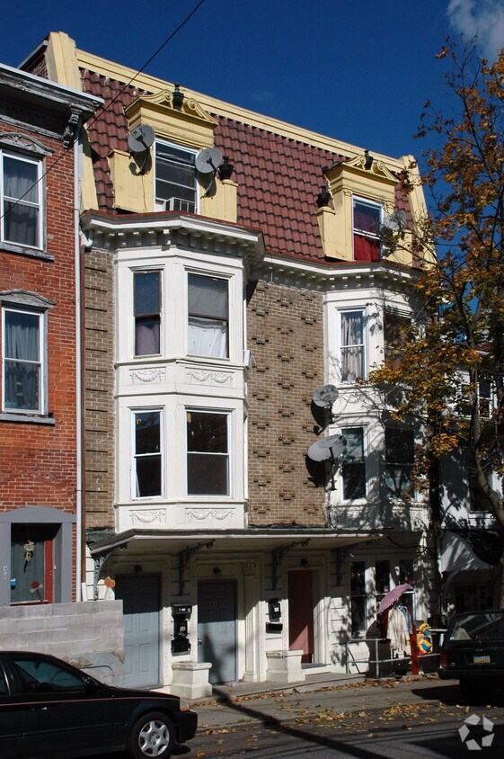 Foto del edificio - 427-429 W Turner St