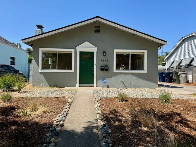 Foto del edificio - Adorable Newley Remodeled Home Available Now in Sacramento!