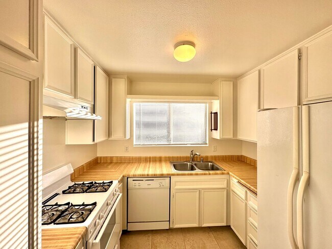 Foto del edificio - 2 Bedroom Condo in Santee! Private Yard and Detached Garage!