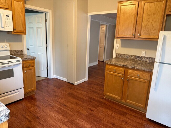 Foto del edificio - 2 bed/1 bath/fenced in backyard