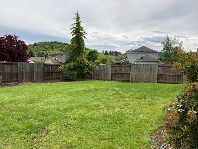 Building Photo - 3 br, 2 bath House - 560 Callahan Dr