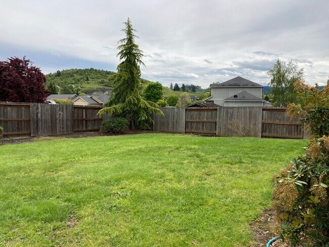Foto del edificio - 3 br, 2 bath House - 560 Callahan Dr
