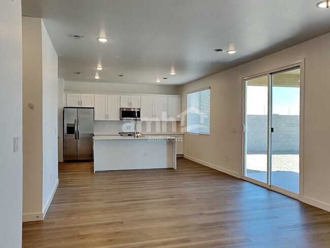 Foto del edificio - 12632 W Adair Dr