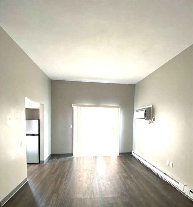 Building Photo - 300 Meridian St