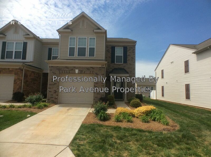 Foto principal - 2224 Kensington Station Pkwy