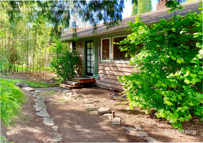 Photo - 9126 Matthews Ave NE House