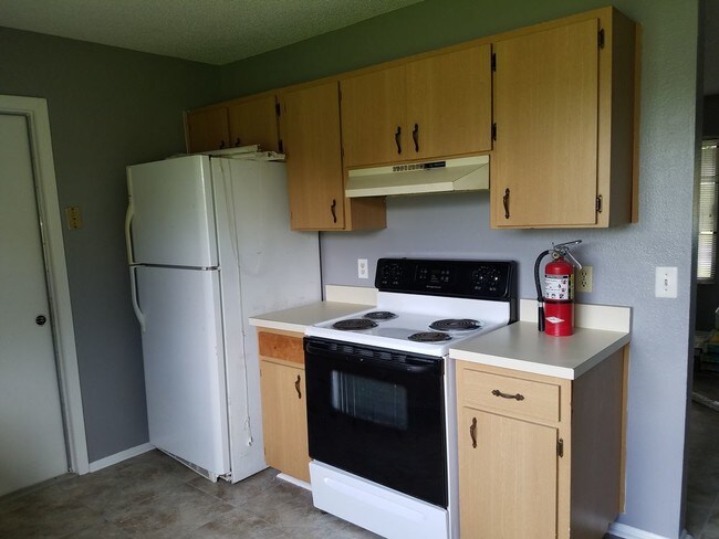 Building Photo - 19 Oak Court Pass