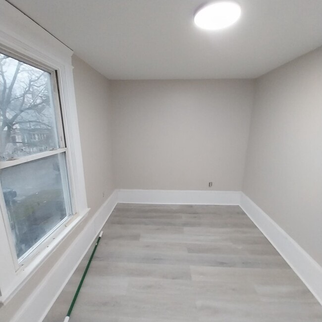 Building Photo - 231 Primrose Ave