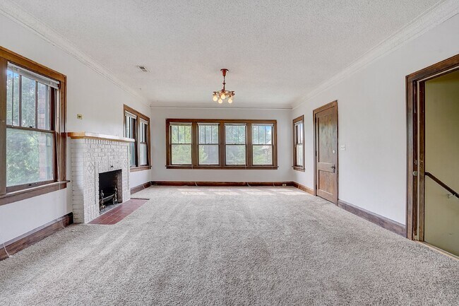 Foto del edificio - Upper Duplex in Minneapolis - 4 BR with 2 ...