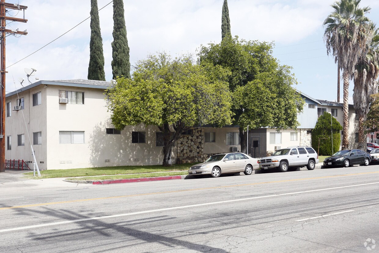 Building Photo - Van Hart Villas