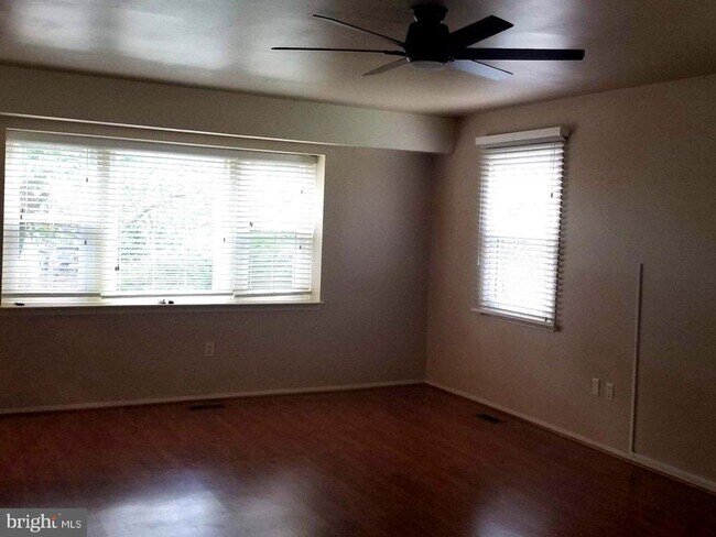 Foto del edificio - 12815 Point Pleasant Dr