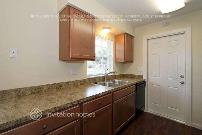Foto del edificio - 896 McKenny Ave