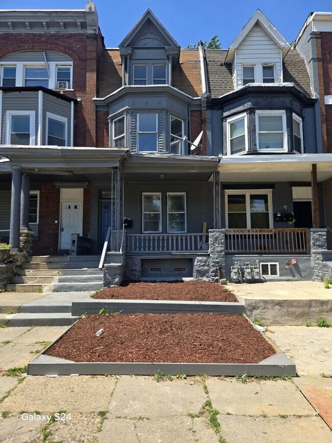Spacious 7-Bedroom Home with Modern Comforts Central Air - Spacious 7-Bedroom Home with Modern Comforts Central Air