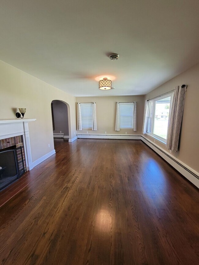 Foto del edificio - 153 Maple Ave