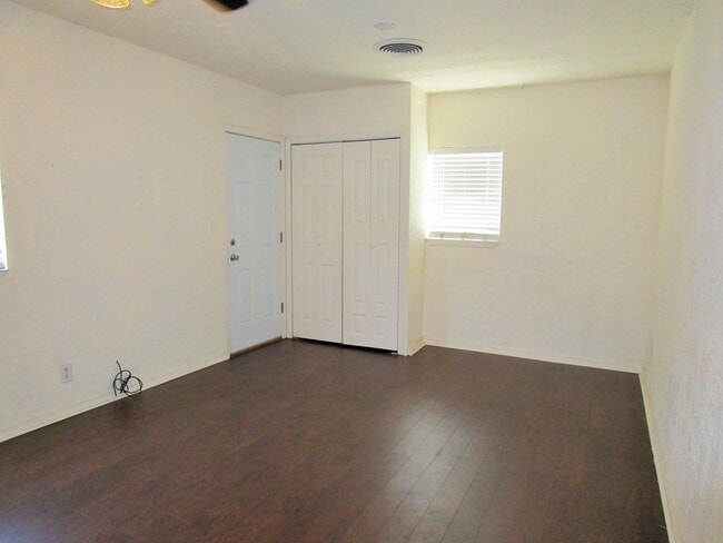 Building Photo - Cute and Private One Bedroom House