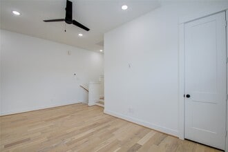Building Photo - 3206 Live Oak St