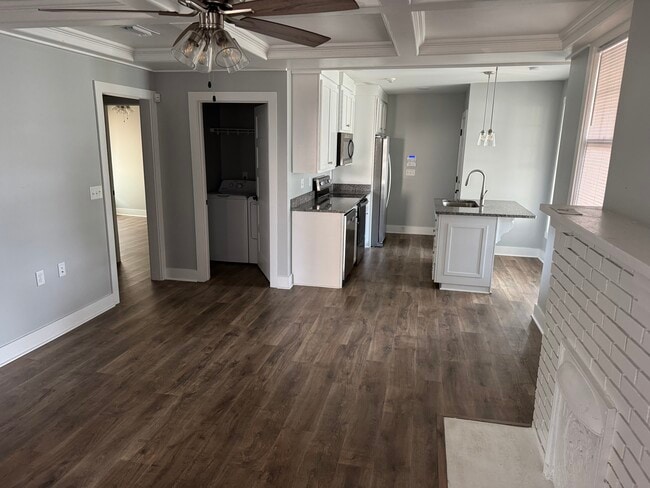 Building Photo - 205 W Ann St