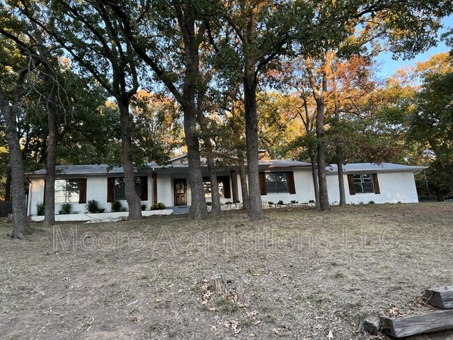 Building Photo - 3601 Oakwood Dr