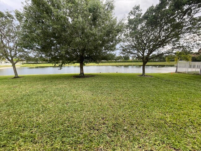 Building Photo - 9238 Plantation Estates Dr