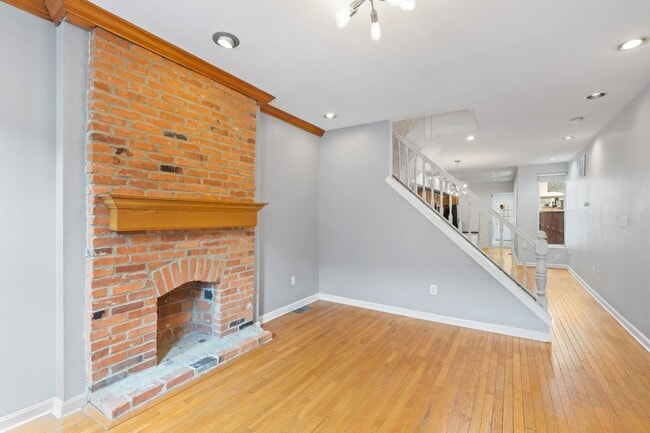 Building Photo - Beautiful 3 bedroom 3 bathroom townhouse in Federal Hill