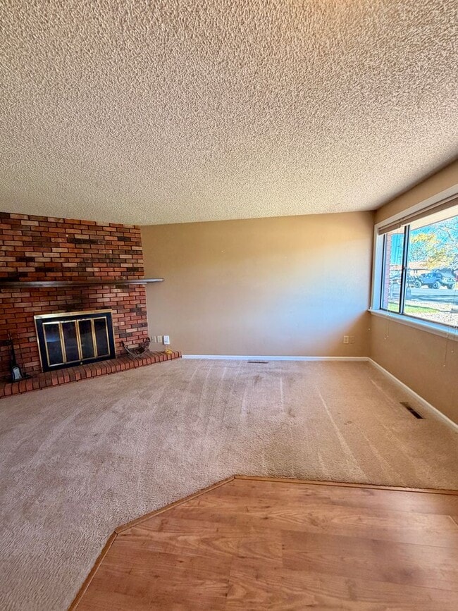 Foto del edificio - Amazing 3bed/2 bath with finished basement.