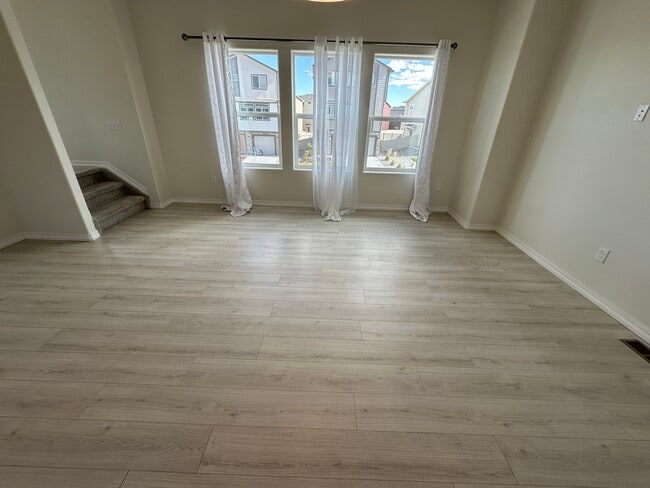 Building Photo - 914 Cana Grv