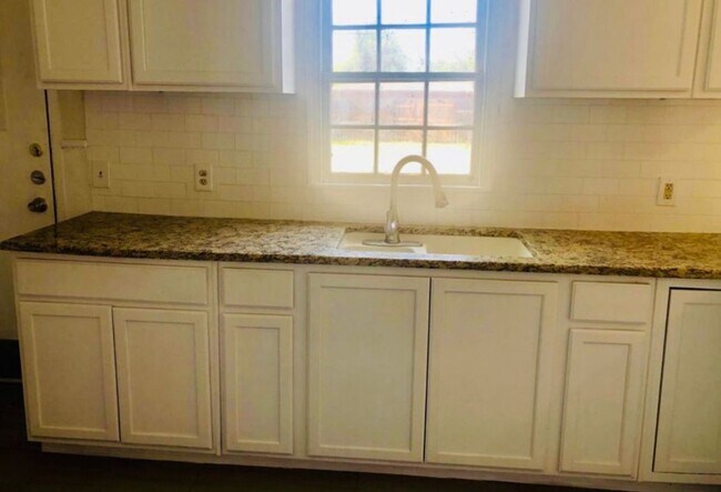 Foto del edificio - Affordable Tech Terrace Home