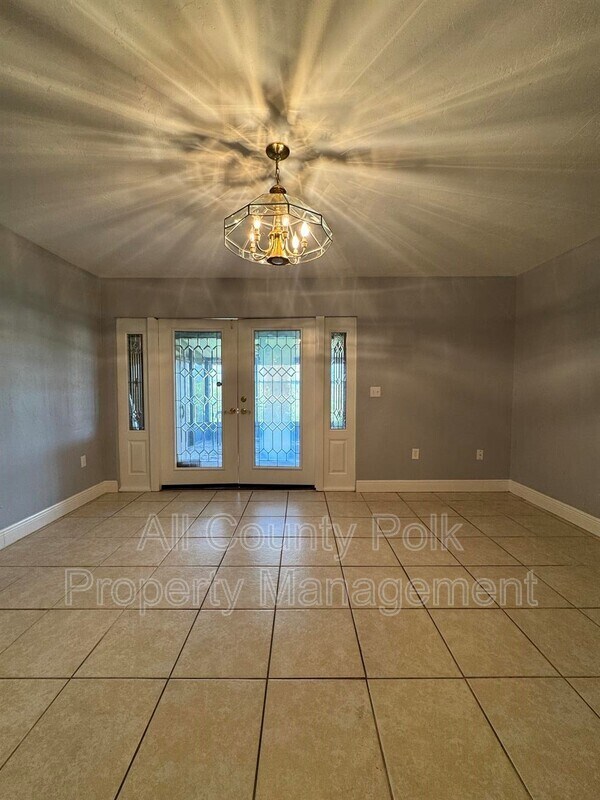 Foto del edificio - 1836 N Crystal Lake Dr