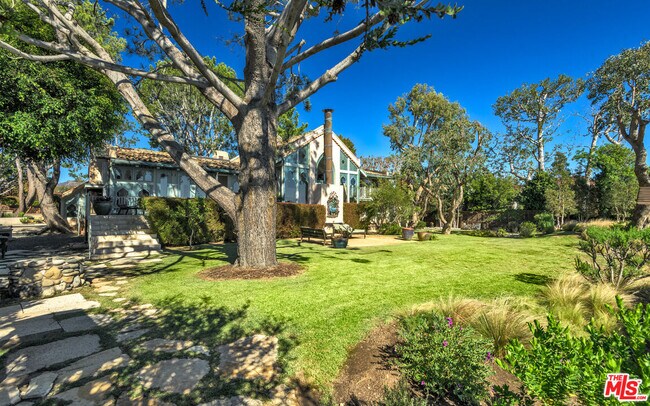 Building Photo - 28980 Cliffside Dr